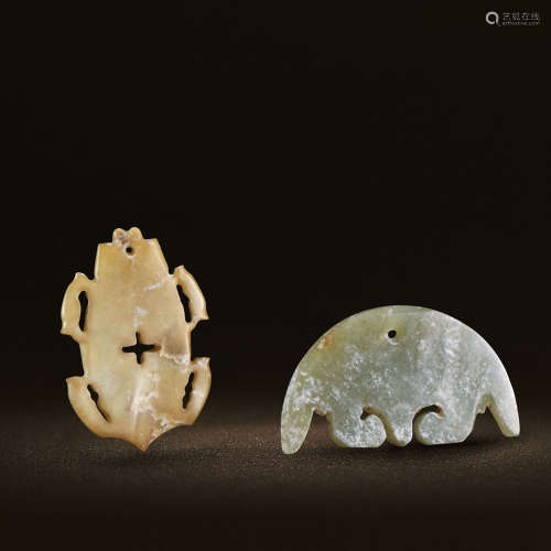 新石器时代 良渚文化    鸟形及龟形玉珮一组两件