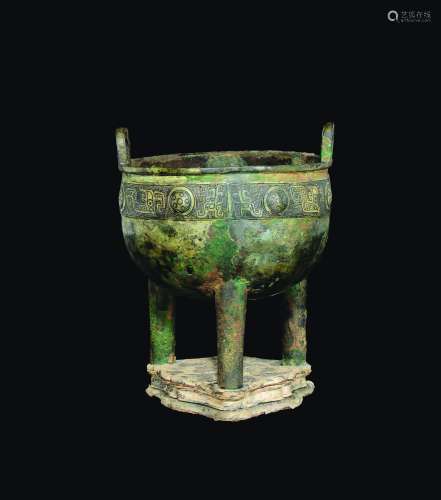A bronze tripod nielloed silver censer with mark inside, handles and taotie mask decoration, China, Shang Dynasty (1750-1028 a.C.)