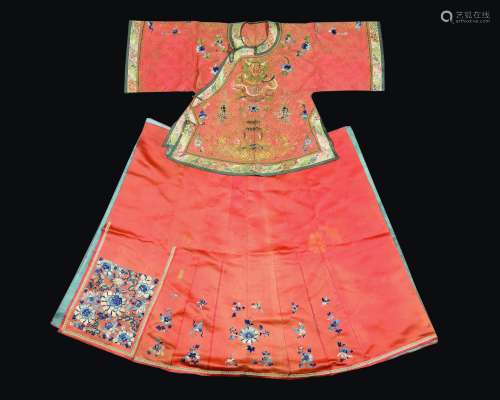 A salmon pink-ground dress with blue flowers, China, Qing Dynasty, 19th century