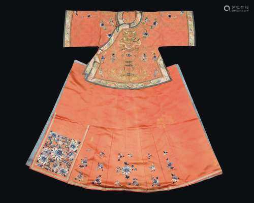 A salmon pink-ground dress with blue flowers, China, Qing Dynasty, 19th century