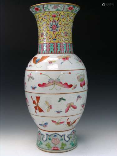 Big Chinese Famille Rose Porcelain Vase