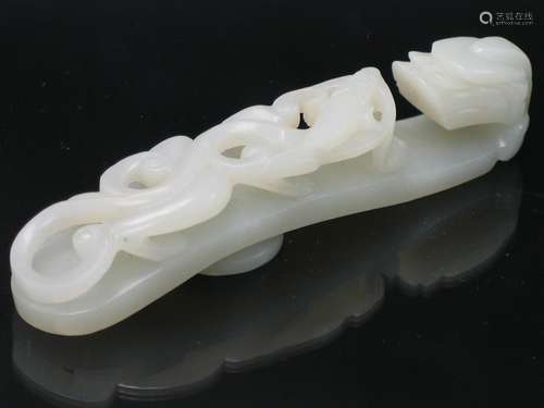 Chinese White Jade Carved Belt Buckle, Qing Dynasty.