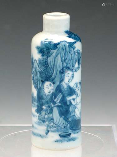 Chinese Blue and White Porcelain Snuff Bottle, Qianlong Mark