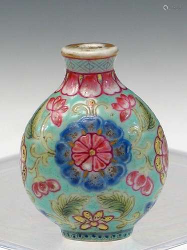 Chinese Enameled Porcelain Snuff Bottle, Qianlong Mark.