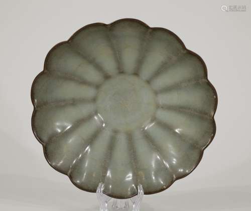 Chinese Ge Style Porcelain Plate