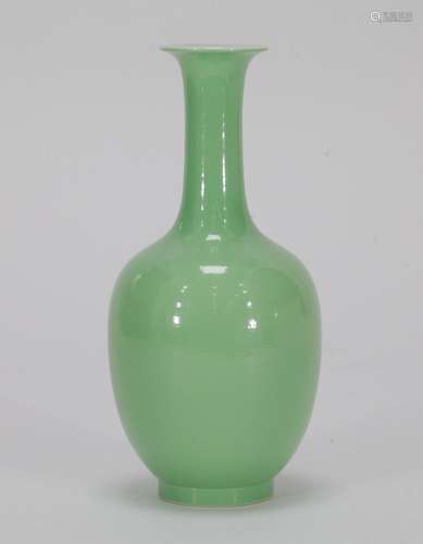 Qing Dynasty Chinese Green Glazed Porcelain Vase