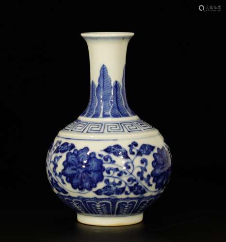 Chinese Blue/White Porcelain Vase