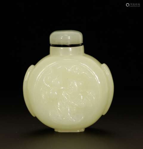 Qing Dynasty Chinese Carved Jade Snuff Bottle