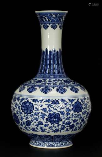 Chinese blue and white porcelain vase