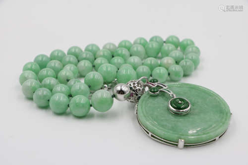 Chinese Jadeite Beads Necklace w/ Jadeite Pendant