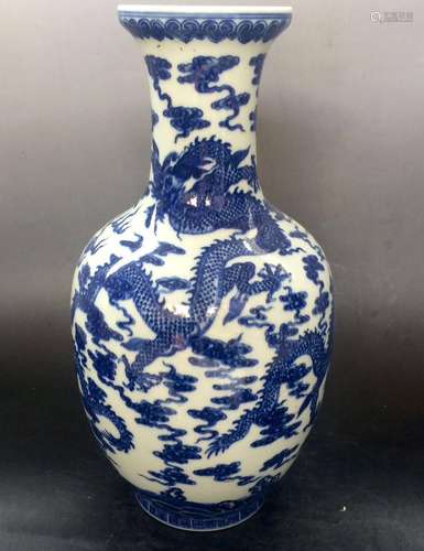 Qing Dynasty Chinese Blue/White Porcelain Vase