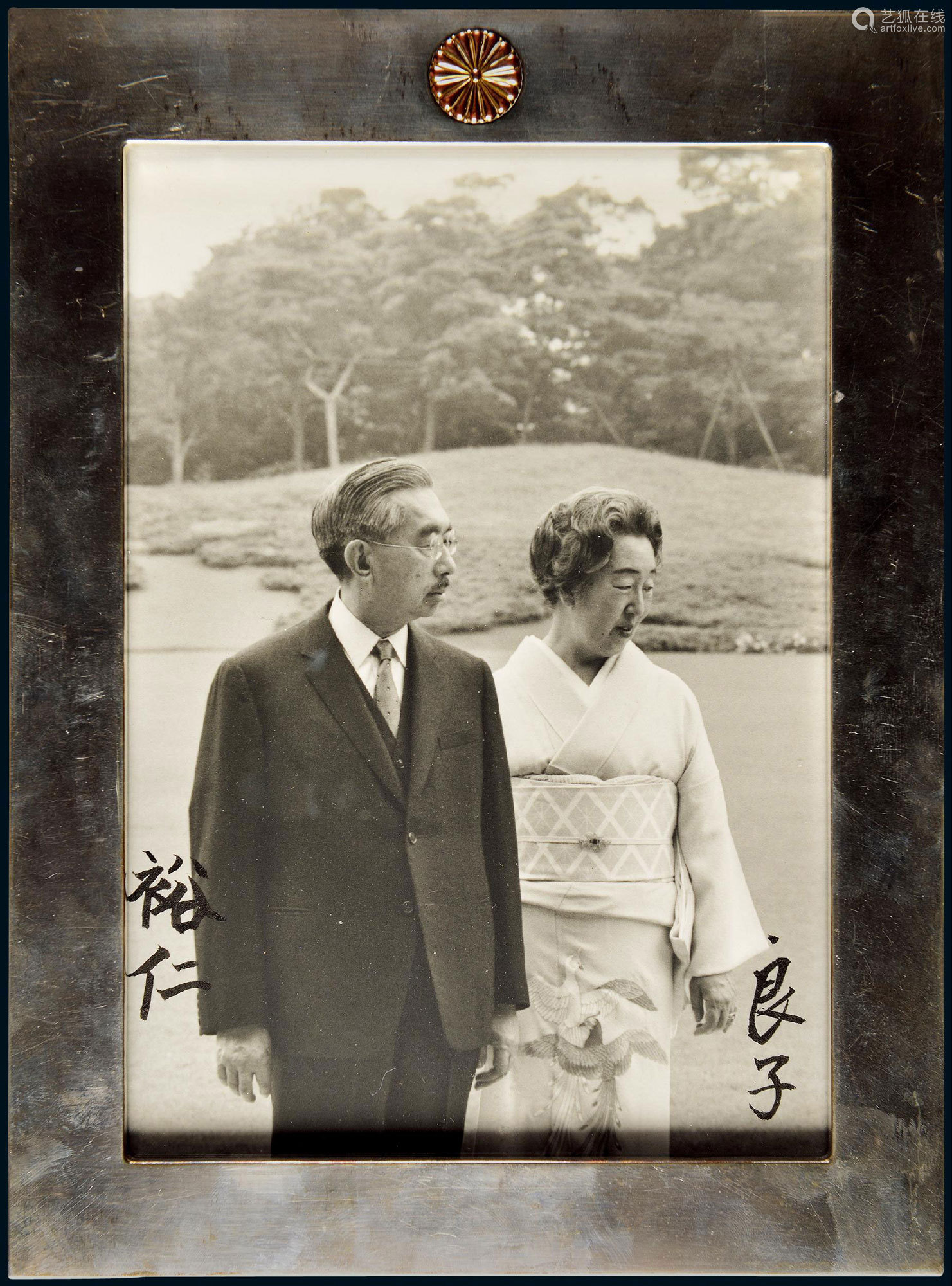 日本昭和天皇 裕仁 Hirohito 及夫人 香淳皇后 良子 Nagako 亲笔签名皇家原版照片 Deal Price Picture