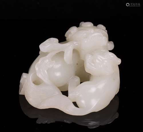 WHITE JADE CARVED OF FOOLIONS