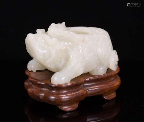 MING DYNASTY WHTIE JADE INK WELL IN BEAST SHAPE