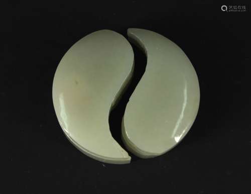 He-tian White Yin-yang shape Jade Box Qing Dynasty
