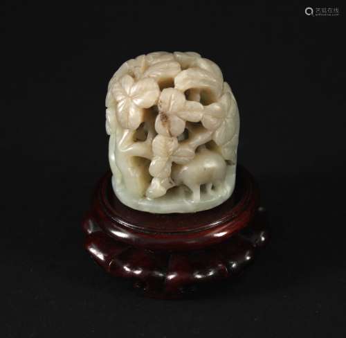 He-tian White Jade Carved Deers censer Button Qing Dynasty
