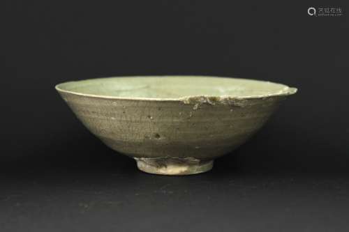 Yue Kiln Carved with Flowers Bowl Song Dynasty