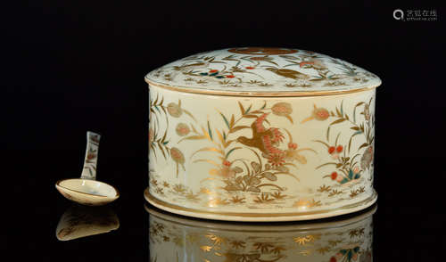 Japanese Porcelain Covered Bowl - Familly Crest