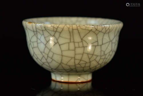 Chinese Ge Crackle Porcelain Cup