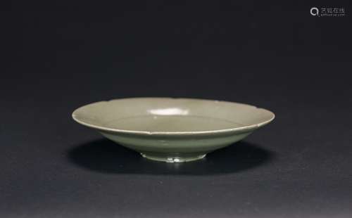 Song<br>A Yao Zhou Foliate-Rim Dish