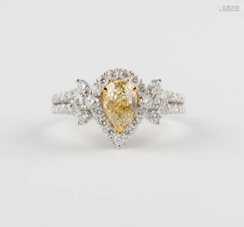 A 1.01 Carats Fancy Yellow Diamond Ring