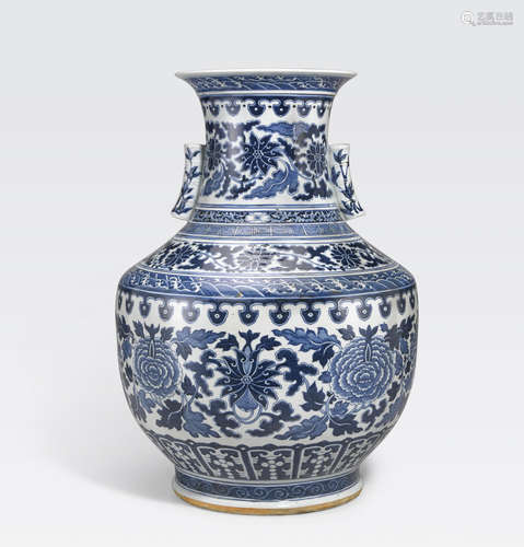 A large blue and white vase Late Qing/Republic period