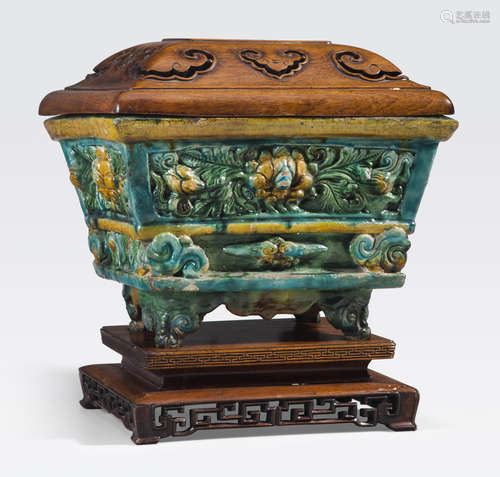 A sancai glazed pottery planter Ming dynasty