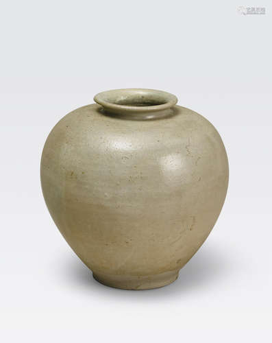 A straw glazed stoneware jar Tang dynasty