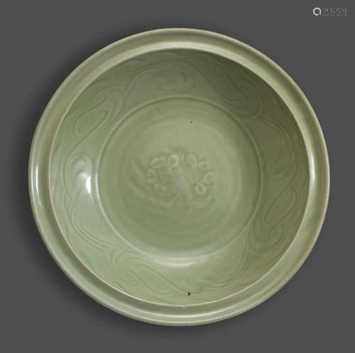 A Longquan celadon deep dish 14th century