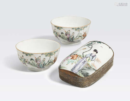 A pair of polychrome enameled bowls Tongzhi marks, late Qing/Republic period