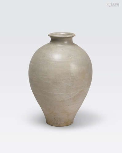 A straw glazed stonware ovoid jar Tang dynasty