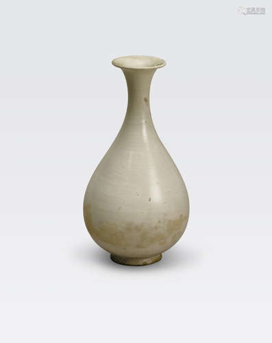 A Cizhou type white ware bottle, yuhuchunping Jin/Yuan dynasty