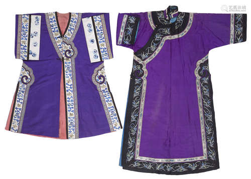 a woman's purple silk brocade informal robe with embroidered trim, changyi Late Qing dynasty