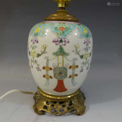 ANTIQUE CHINESE FAMILLE ROSE PORCELAIN VASE - QING DYNASTY