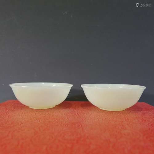 PAIR OF CHINESE WHITE HETIAN JADE CUPS - 18TH CENTURY