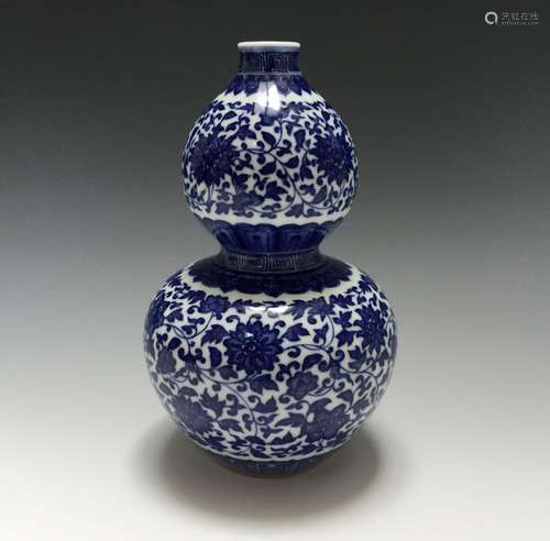 CHINESE ANTIQUE BLUE AND WHITE DOUBLE-GOURD VASE, MARK AND PERIOD OF QIANLONG