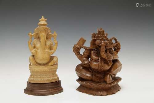 Set of 2 Pieces Wood Carvings