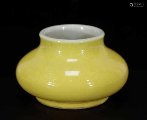 Chinese Yellow monochrome Ink Pot