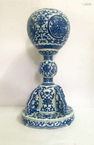 A Rare Chinese Blue/White Porcelain Hat Stand