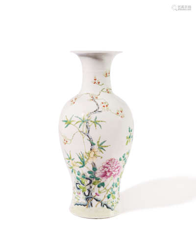 粉彩釉花卉紋瓷瓶