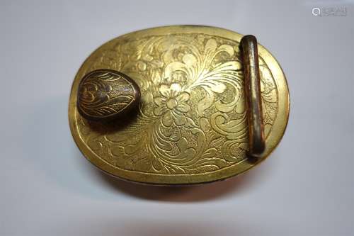Boucle de ceinture de forme ovale, en bronze doré et important cabochon en tourmaline