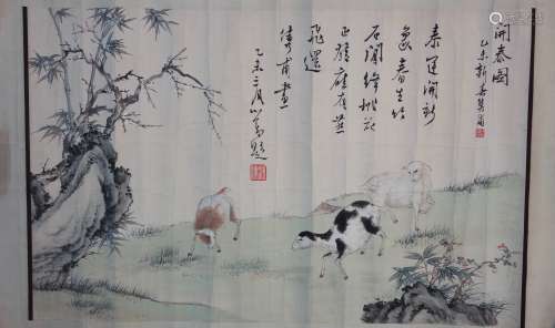 Peinture sur papier représentant trois chèvres broutant auprès d’un rocher derrière lequel s’élèvent bambou et prunus.