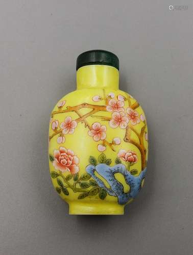 Chinese Enamel On Peking Glass Snuff Bottle