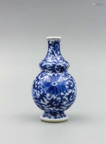 Chinese Blue And White Gourd Shape Snuff Bottle