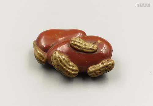 Chinese Agate Carved Snuff Bottle, Peanuts