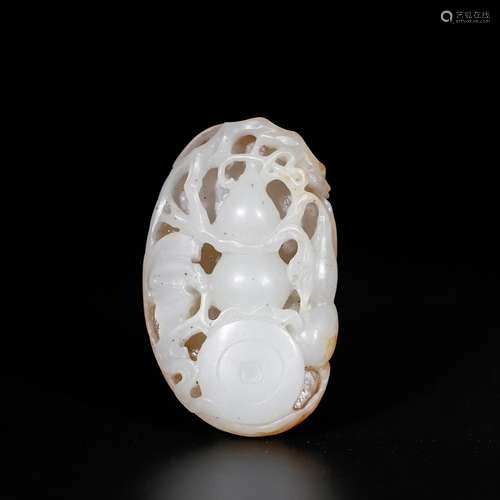 CHINESE WHITE JADE PENDANT