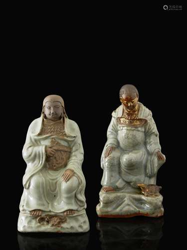 DEUX STATUETTES   DE ZHENWU EN GRÈS ÉMAILLÉ CÉLADON LONGQUAN, CHINE, XVe - XVIe SIÈCLE