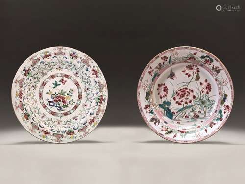 DEUX GRANDS   PLATS EN PORCELAINE FAMILLE ROSE, CHINE, DYNASTIE QING, XVIIIe SIÈCLE