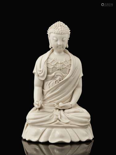 STATUETTE DE   BOUDDHA EN PORCELAINE BLANC DE CHINE, CHINE, DYNASTIE QING, XVIIe - XVIIIe   SIÈCLE