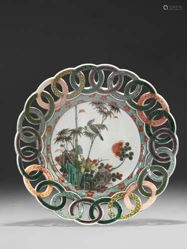 ASSIETTE EN   PORCELAINE FAMILLE VERTE, CHINE, DYNASTIE QING, XIXe SIÈCLE